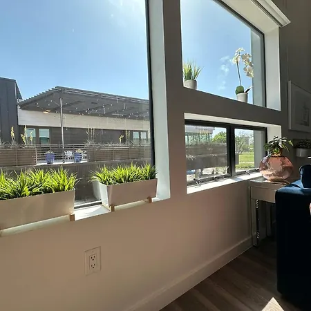 Stylish Studio W Loft Bedroom Austin Exterior photo